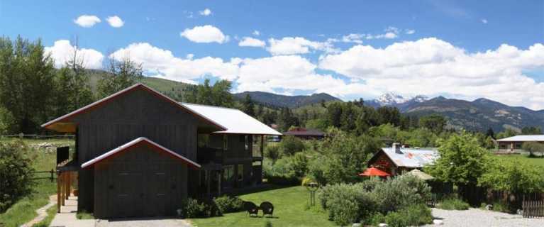 mt gardner inn 1024x427 1 768x320